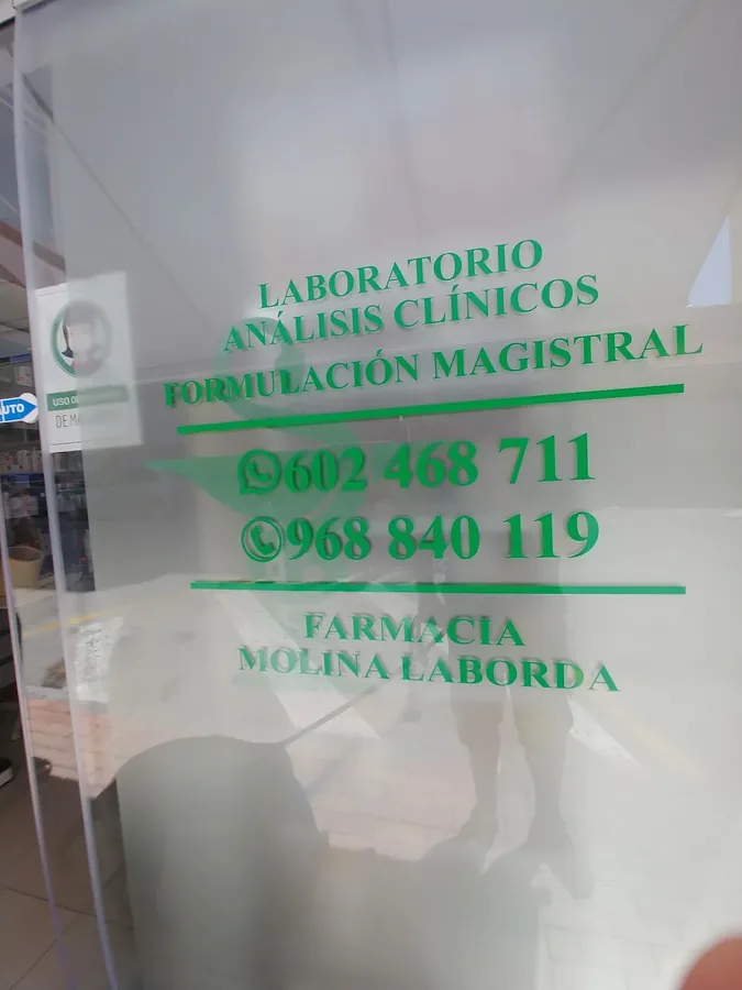 Fachada de Farmacia Molina Laborda