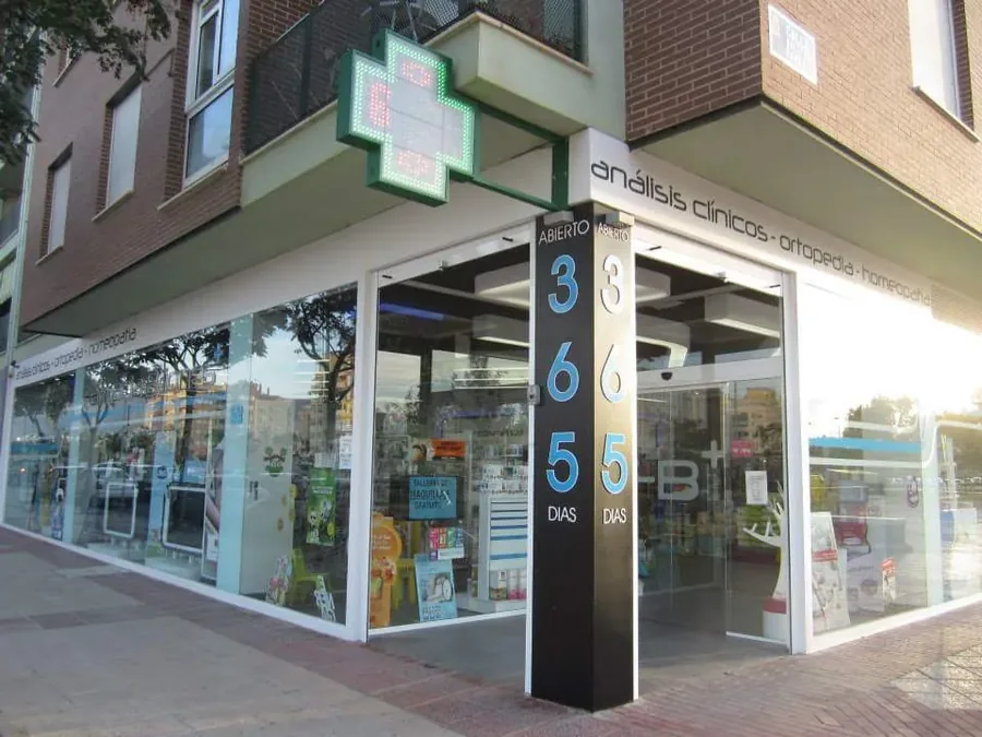 Fachada de Farmacia Carlos Briones