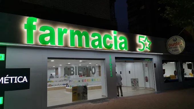 Fachada de Farmacia 5 Estrellas