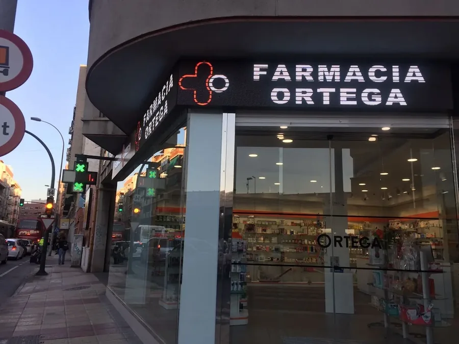 Fachada de Farmacia Ortega abierta 365 días