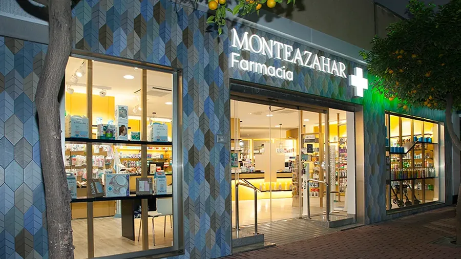 Fachada de Farmacia Monteazahar - Antonio Vte. Hernández Diez