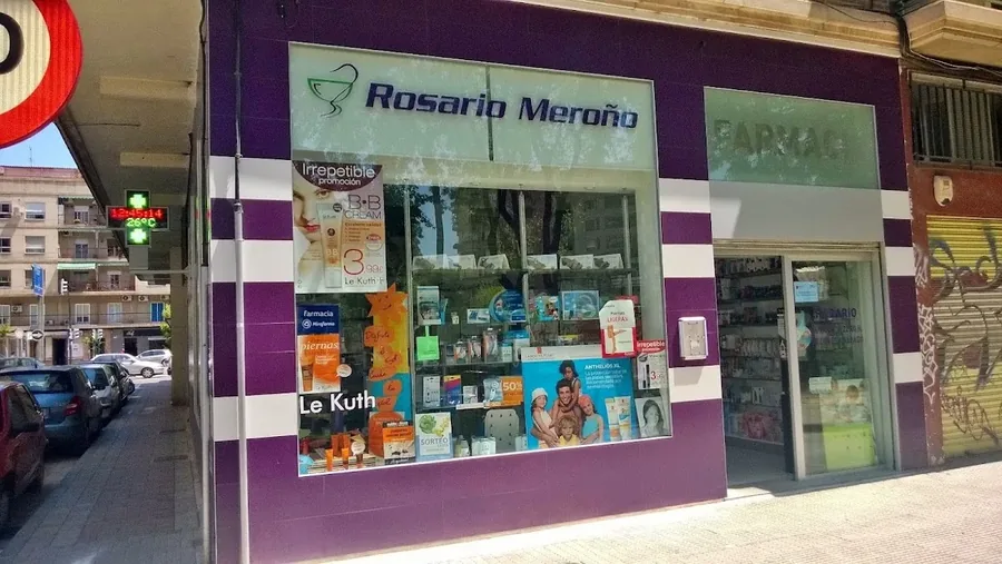 Fachada de Farmacia Rosario Meroño León