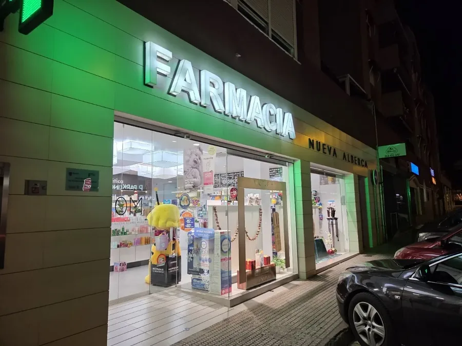Fachada de Farmacia SOM (Nueva Alberca) - Mª Luisa Sánchez de Ocaña Moreno