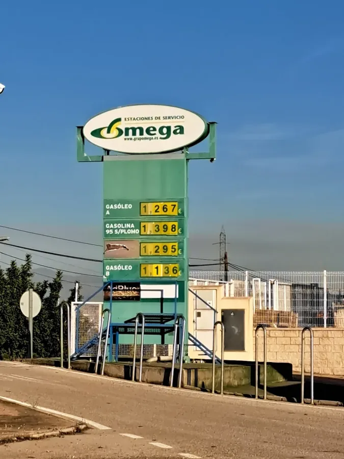 Gasolinera Omega Sangonera en Carretera de Mazarron, Av. Mercamurcia