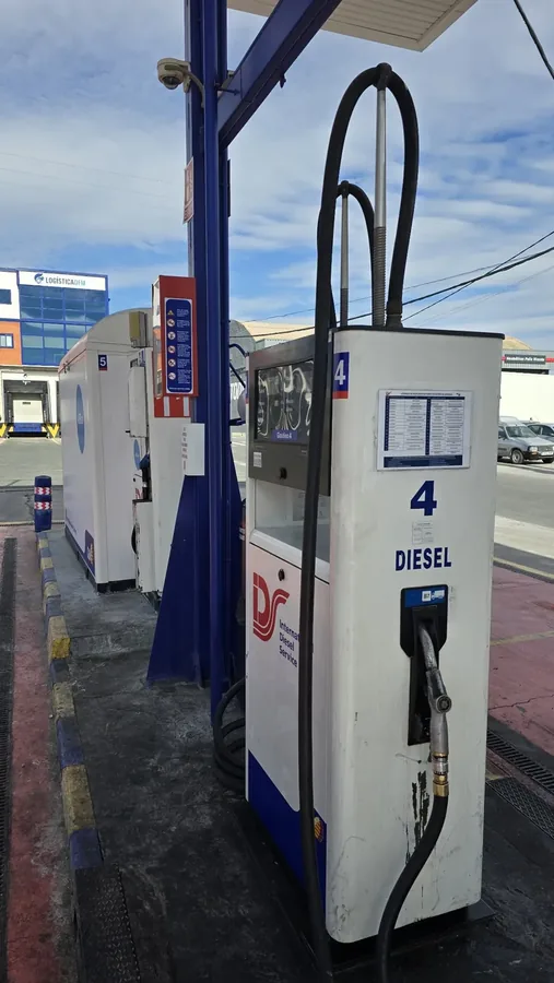 Gasolinera IDS Q8 en C. Rio Ebro, 1