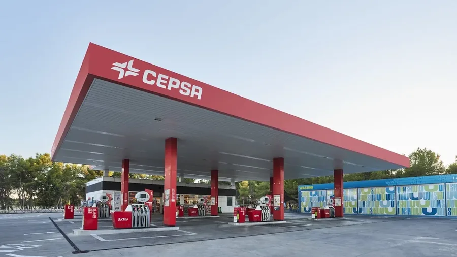 Gasolinera Estación de servicio Cepsa en Rda. Sur, 107