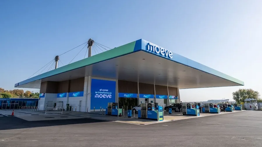 Gasolinera Estación de servicio Moeve en Av. de Los Dolores, 3