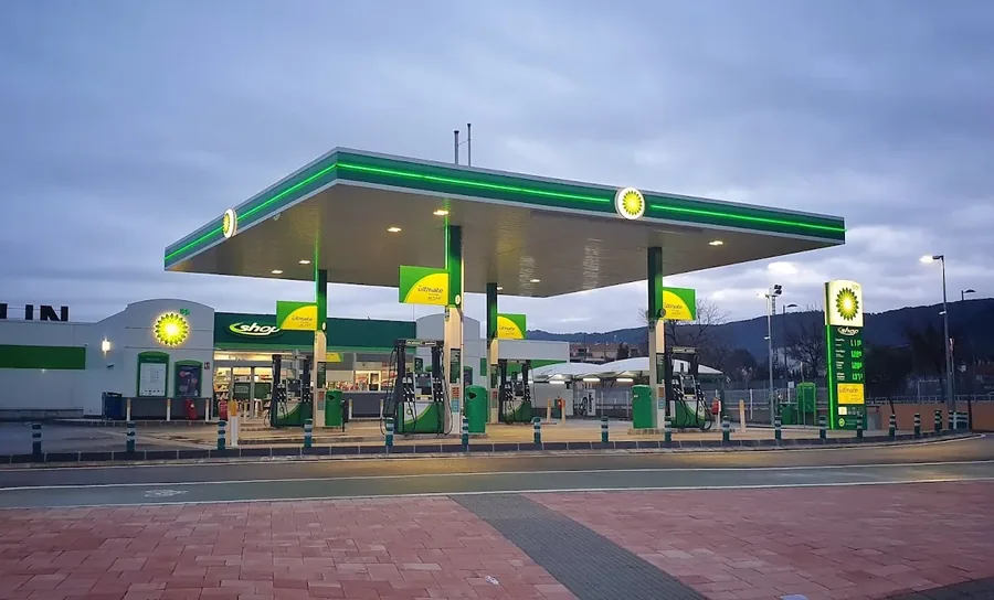 Gasolinera bp en Centro Comercial Montevida, Calle Mariano Rojas