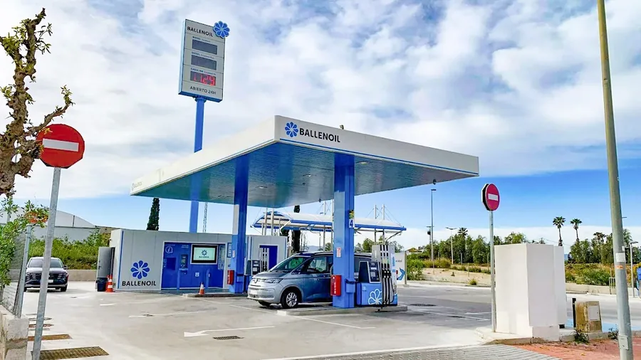 Gasolinera Ballenoil Murcia III en Calle de la Plata S/N, junto a la rotonda de
