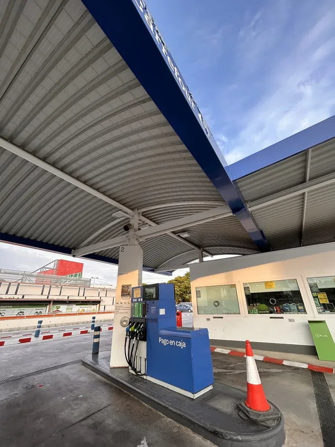 Gasolinera Gasolinera Carrefour en Av. Miguel de Cervantes, 106