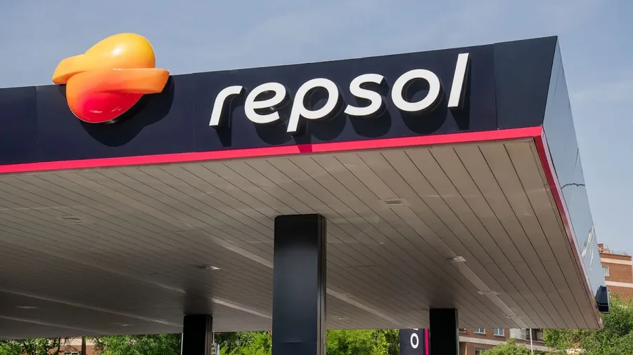 Gasolinera Estación de Servicio Repsol en Av. de los Pinos, 4