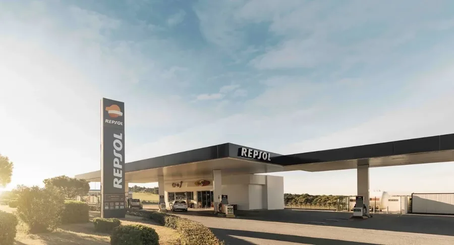 Gasolinera Estación de Servicio Repsol en Av. Ciclista Mariano Rojas, 9