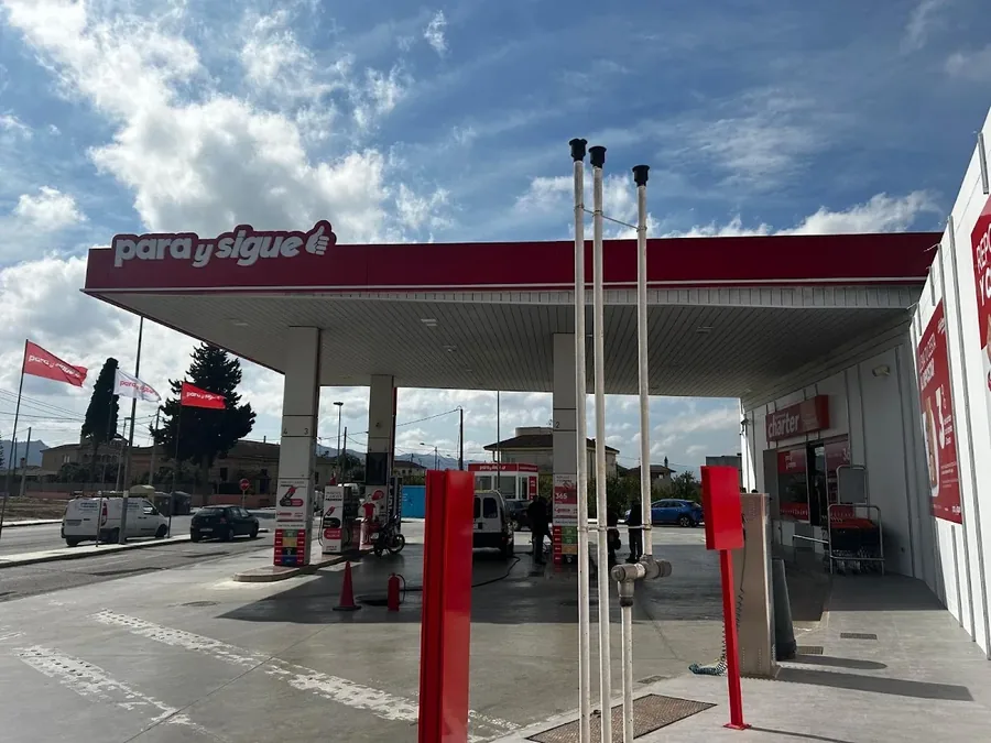 Gasolinera Para y Sigue Espacio Multiservicio en C. Mayor, 199