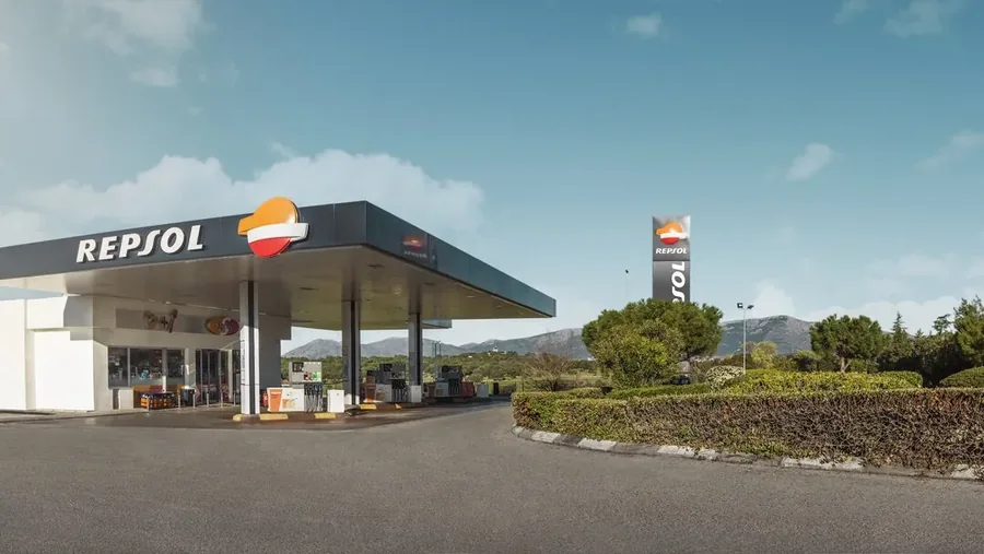 Gasolinera Estación de Servicio Repsol en Calle 1º De Mayo, S.N. IZ