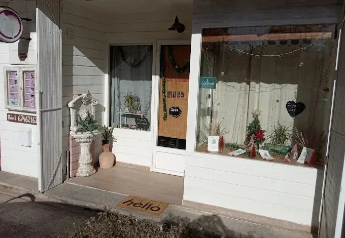 Fachada de Entre Jardines
